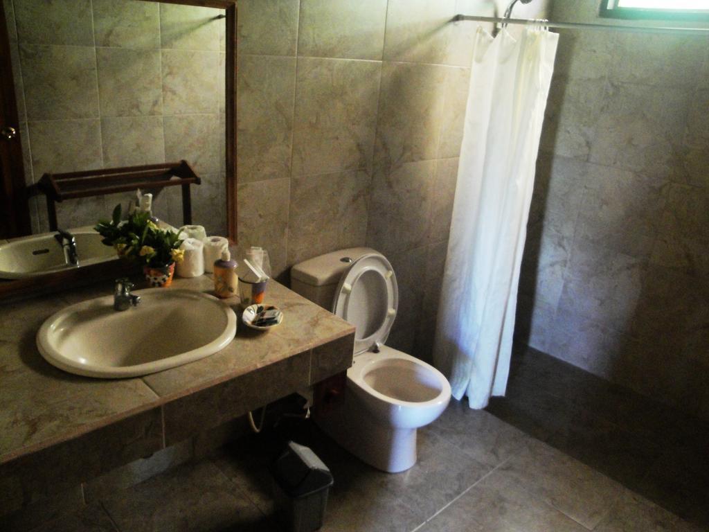 Gardenia Country Inn Tomohon Phòng bức ảnh
