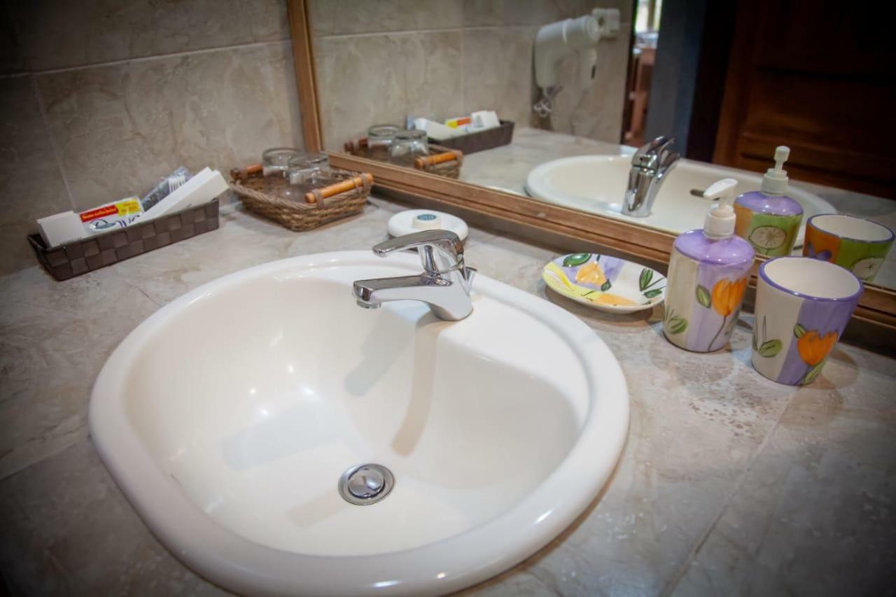 Gardenia Country Inn Tomohon Ngoại thất bức ảnh