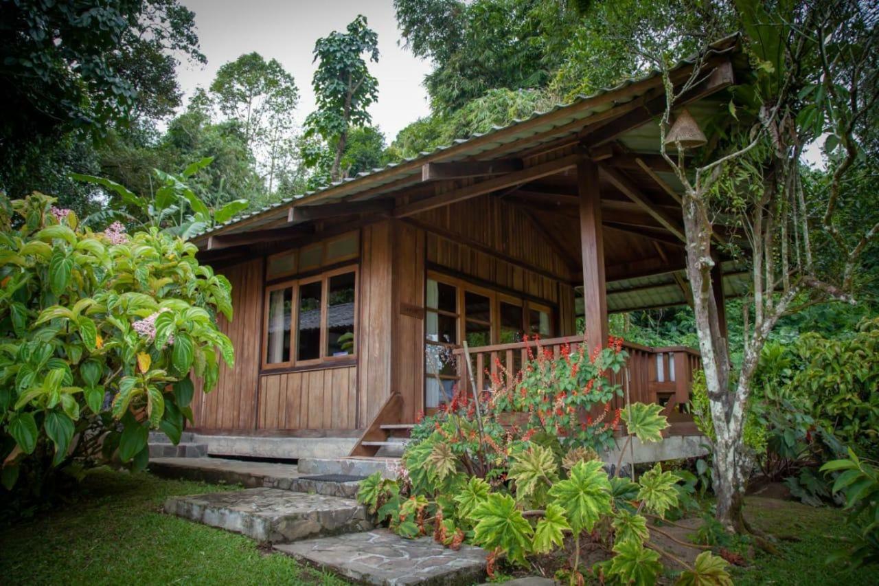 Gardenia Country Inn Tomohon Ngoại thất bức ảnh